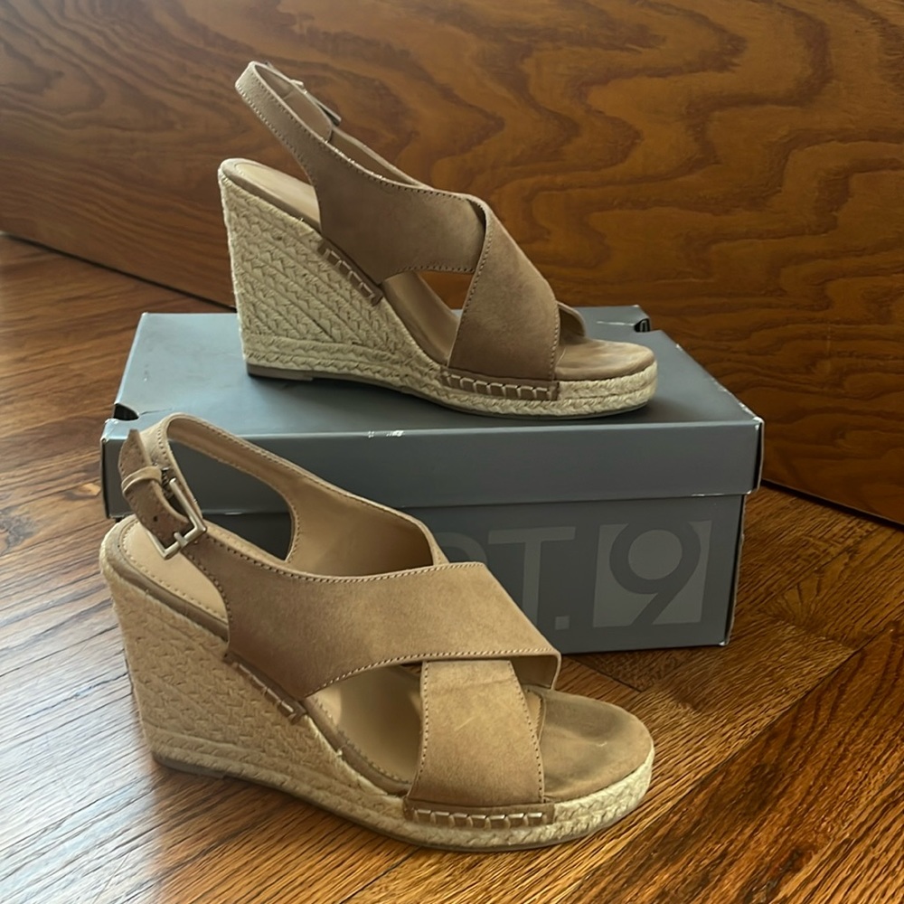 Apt 9 Tan Wedge Sandals / espadrilles women’s 8 with box